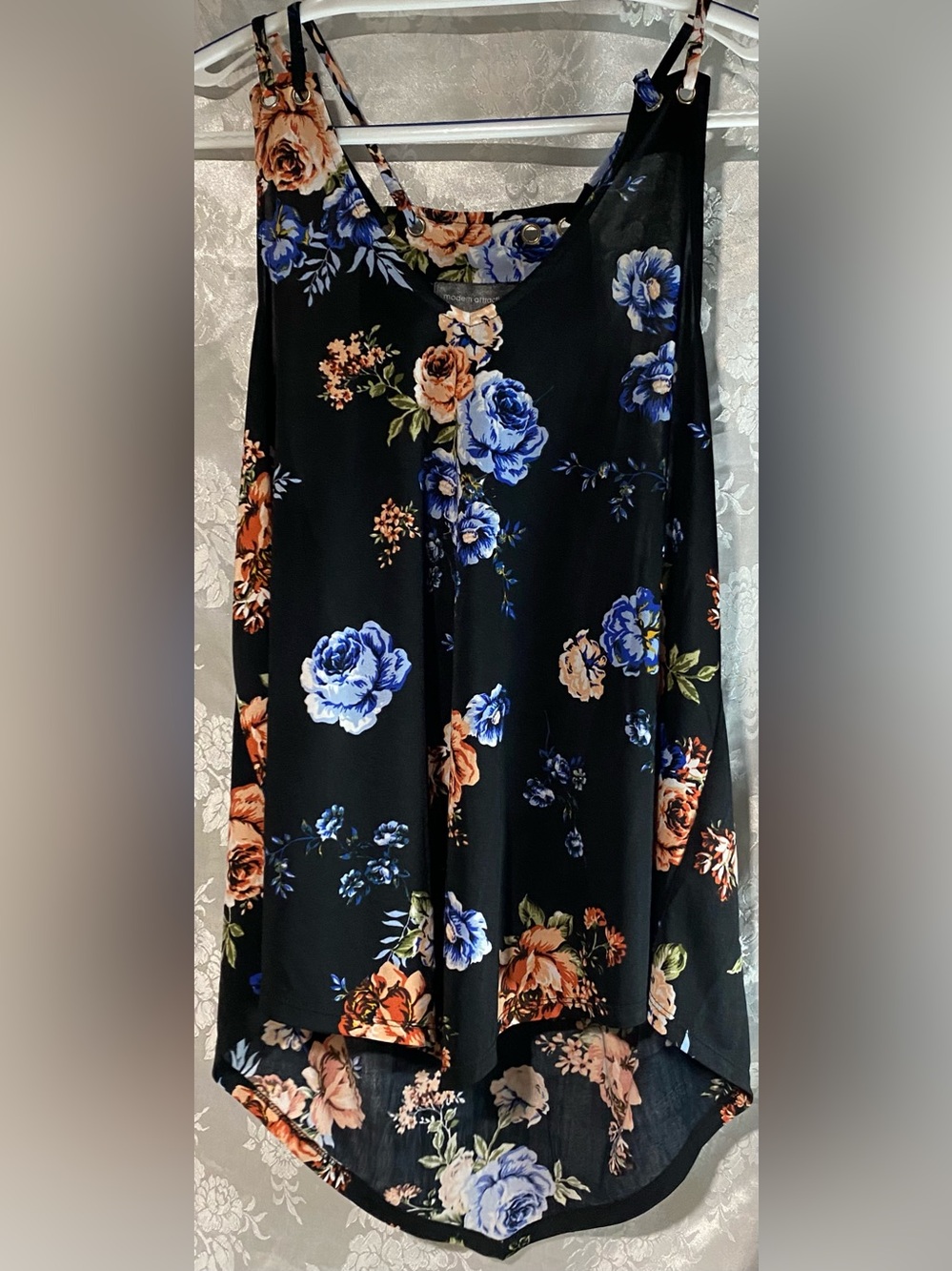 Modern Attraction Floral Handkerchief Hem Sleeveless Top Women’s L BLK Blue Boho
